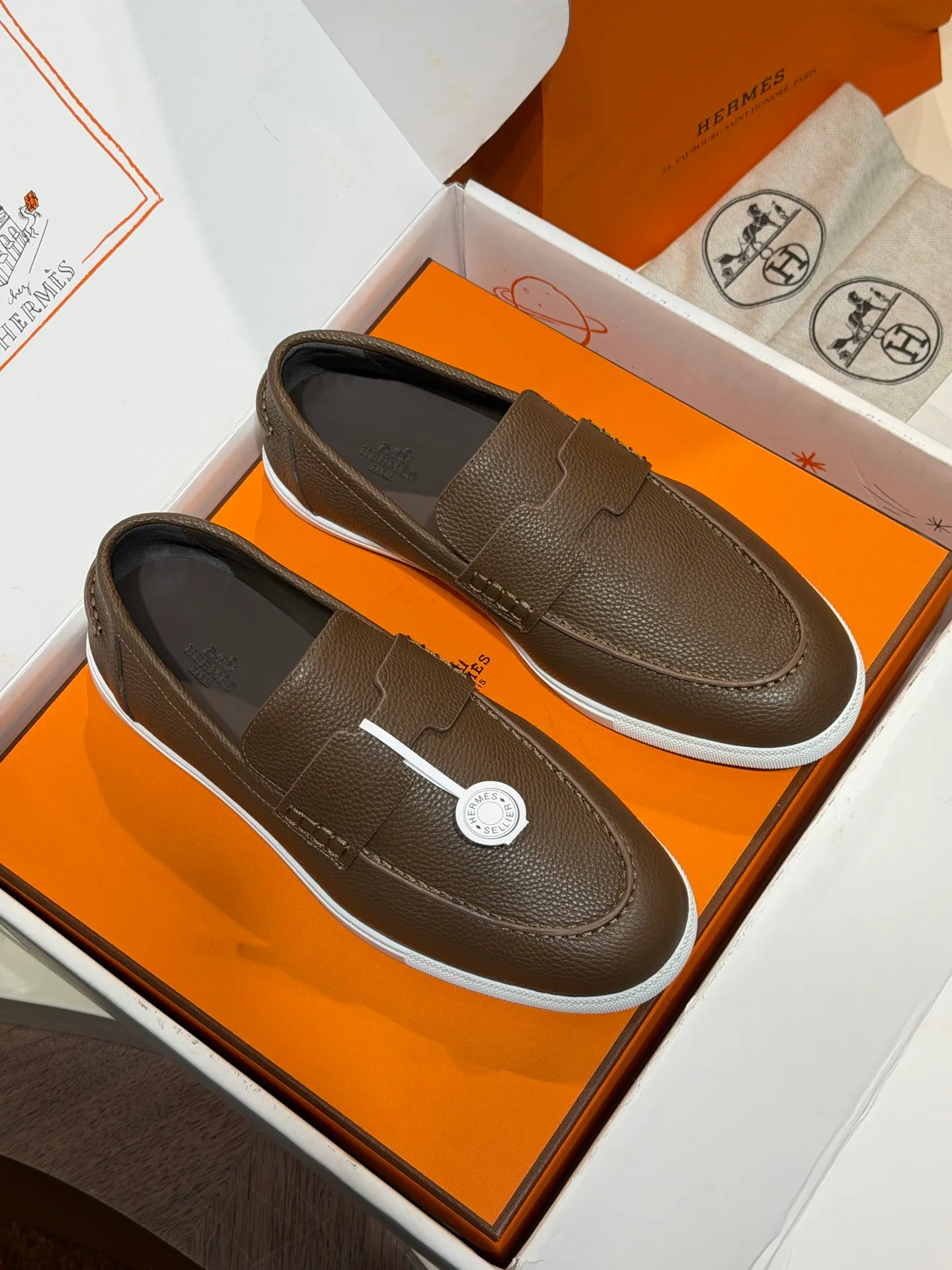 【HERMES】Top P:800💰-Size: 39-44 (38.45. Customized) H Home Freesstyle Men's Loafers Calfskin and Epsom Heritage calfskin high-top sports shoes, the soles are decorated with saddle stud buckle patterns, creating a modern urban style. Imported cowhide + cowhide lining + customized TPU outsole.